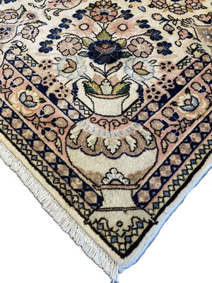 Fine Hand-Knotted Persian Bidjar Rug