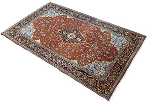 Fine Hand-Knotted Persian Sarouq Carpet