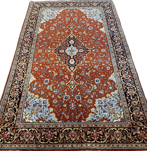 Fine Hand-Knotted Persian Sarouq Carpet