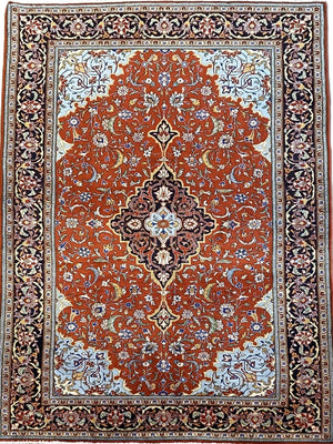 Fine Hand-Knotted Persian Sarouq Carpet