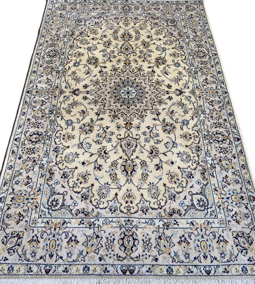 Fine Hand-Knotted Persian Kashan Carpet