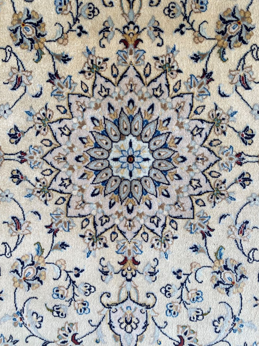 Fine Hand-Knotted Persian Kashan Carpet