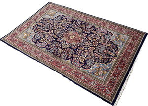 Fine Hand-Knotted Persian Sarouq Carpet