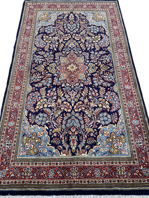 Fine Hand-Knotted Persian Sarouq Carpet