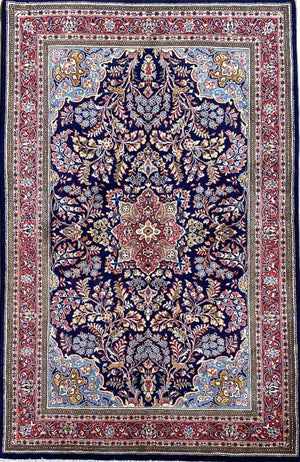 Fine Hand-Knotted Persian Sarouq Carpet