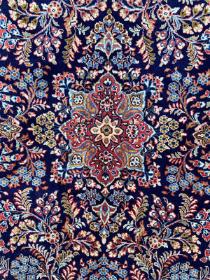 Fine Hand-Knotted Persian Sarouq Carpet