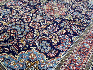 Fine Hand-Knotted Persian Sarouq Carpet