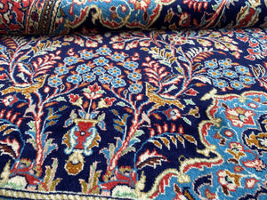 Fine Hand-Knotted Persian Sarouq Carpet