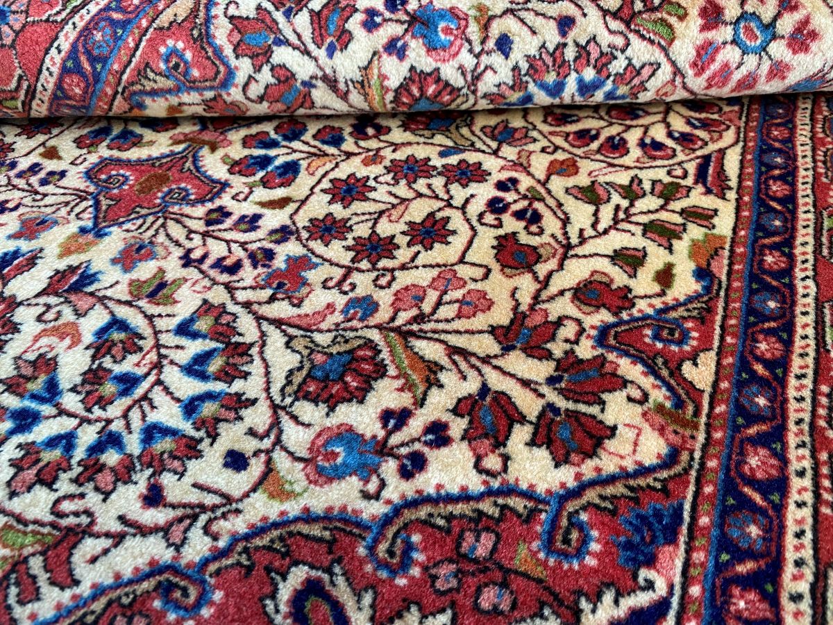 Fine Hand-Knotted Persian Bidjar Rug