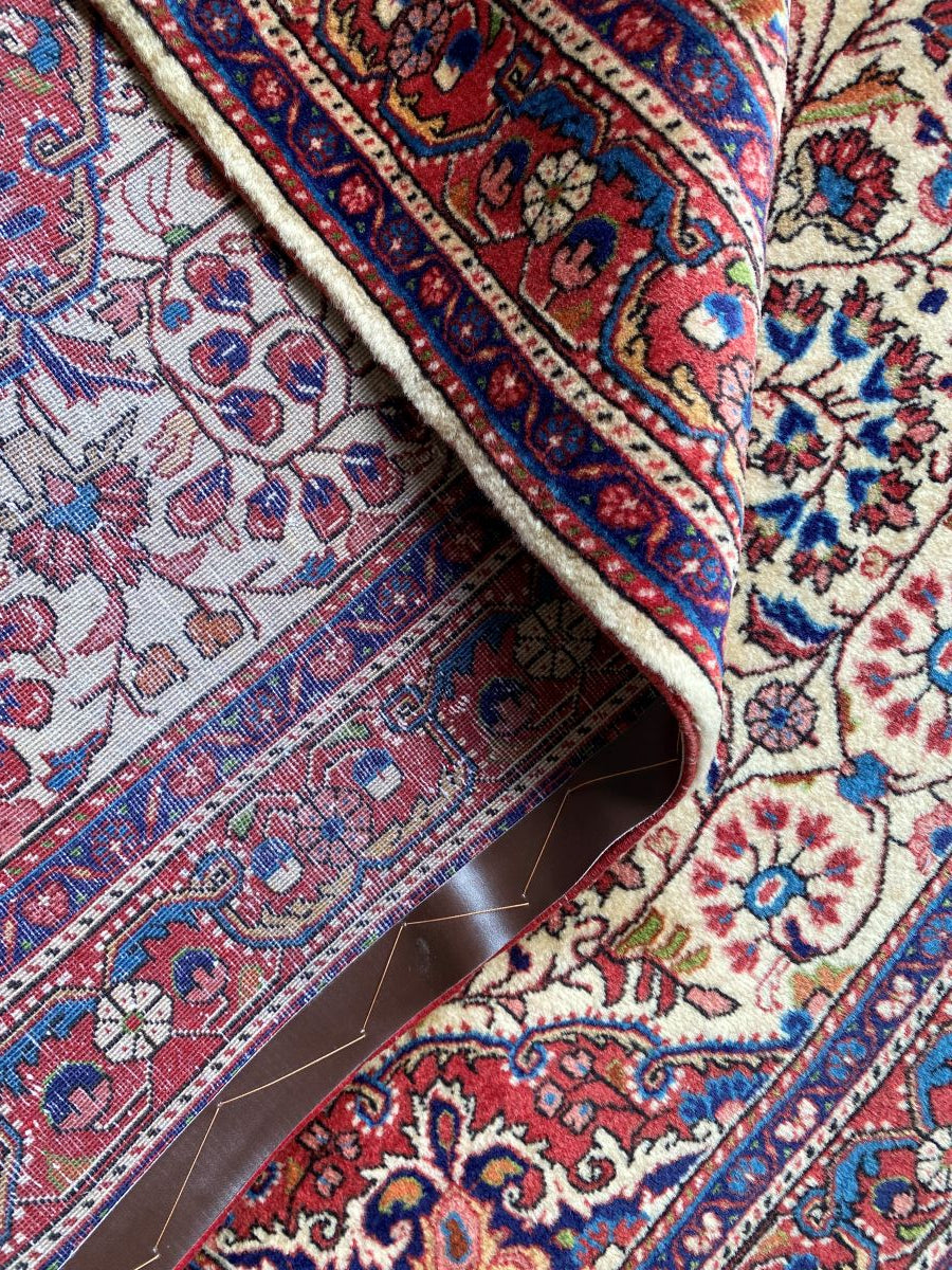 Fine Hand-Knotted Persian Bidjar Rug