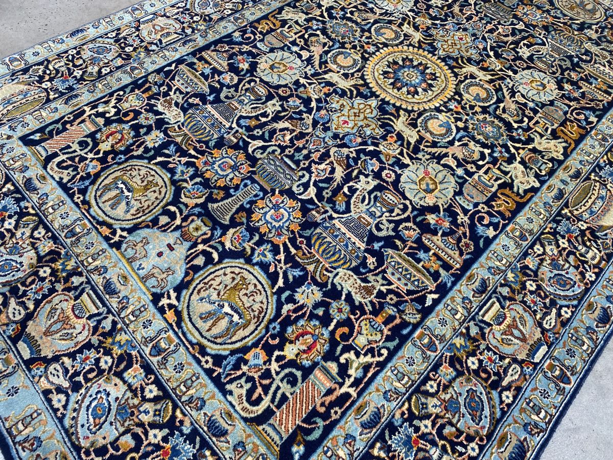 Fine Hand-Knotted Persian Kashan Carpet
