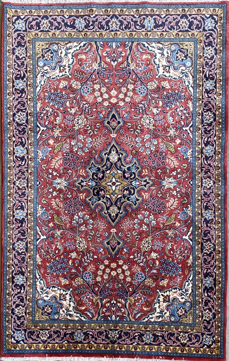 Fine Hand-Knotted Persian Sarouq Carpet
