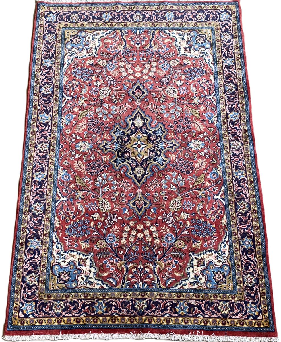 Fine Hand-Knotted Persian Sarouq Carpet
