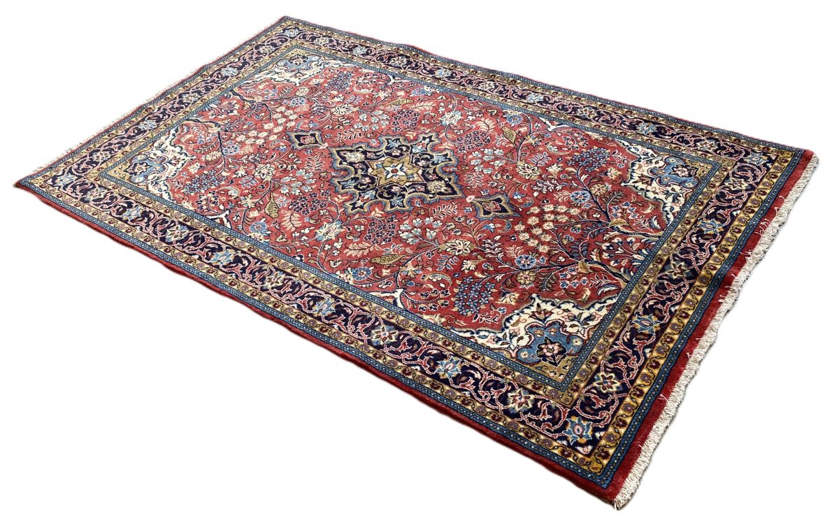 Fine Hand-Knotted Persian Sarouq Carpet