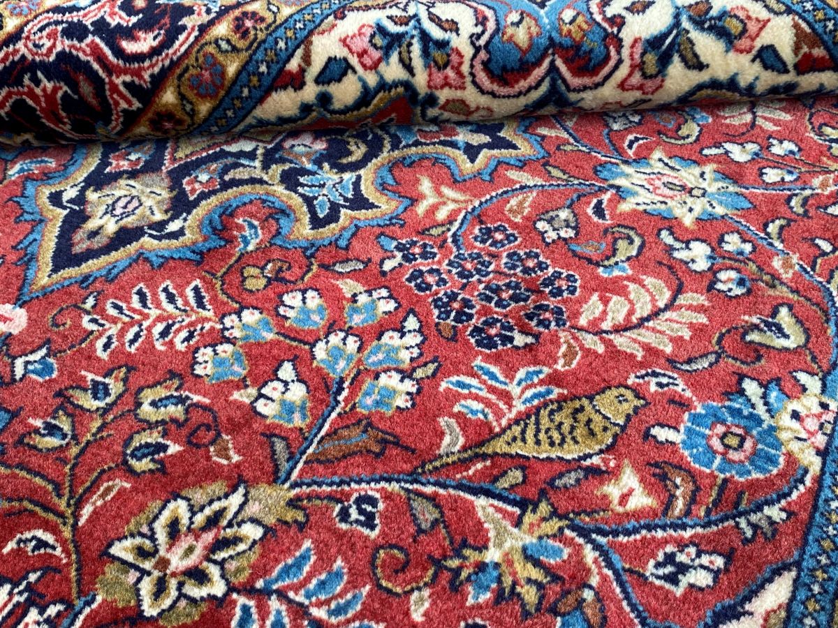 Fine Hand-Knotted Persian Sarouq Carpet