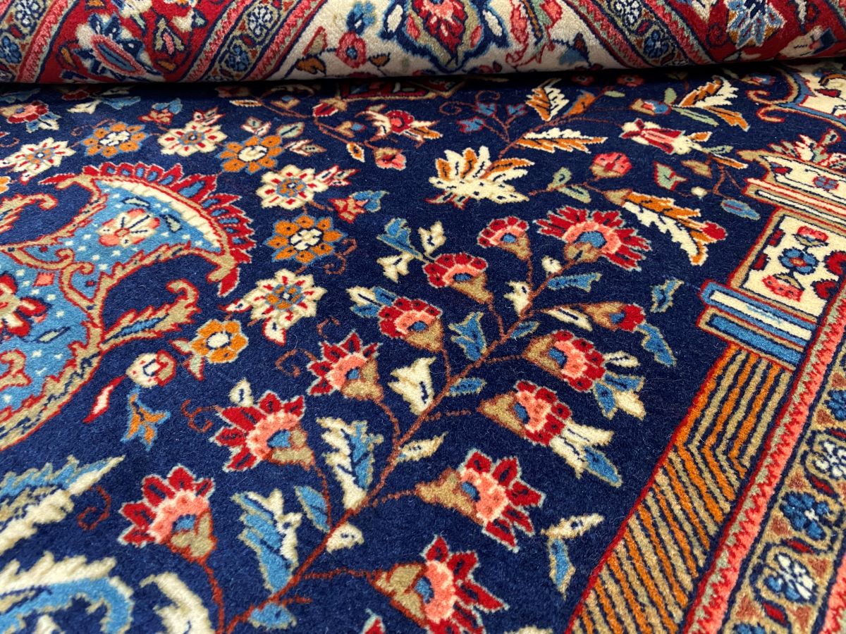 Fine Hand-Knotted Persian Sarouq Ghiasabad Carpet