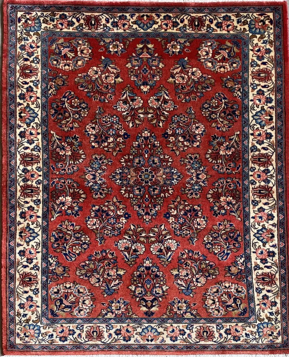 Fine Hand-Knotted Persian Sarouq Carpet
