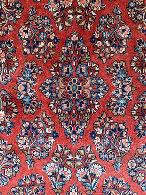 Fine Hand-Knotted Persian Sarouq Carpet