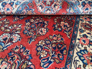 Fine Hand-Knotted Persian Sarouq Carpet