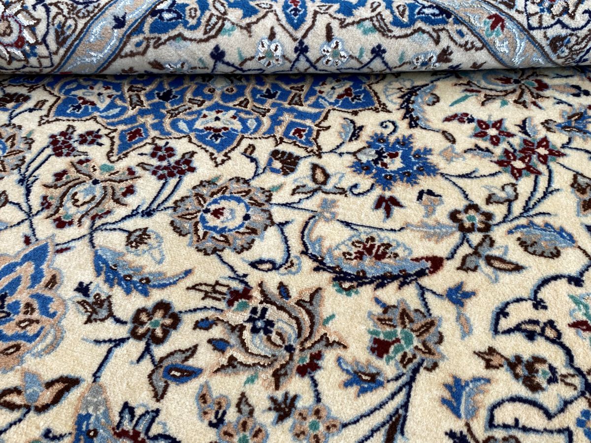 Fine Hand-Knotted Persian Naien Carpet