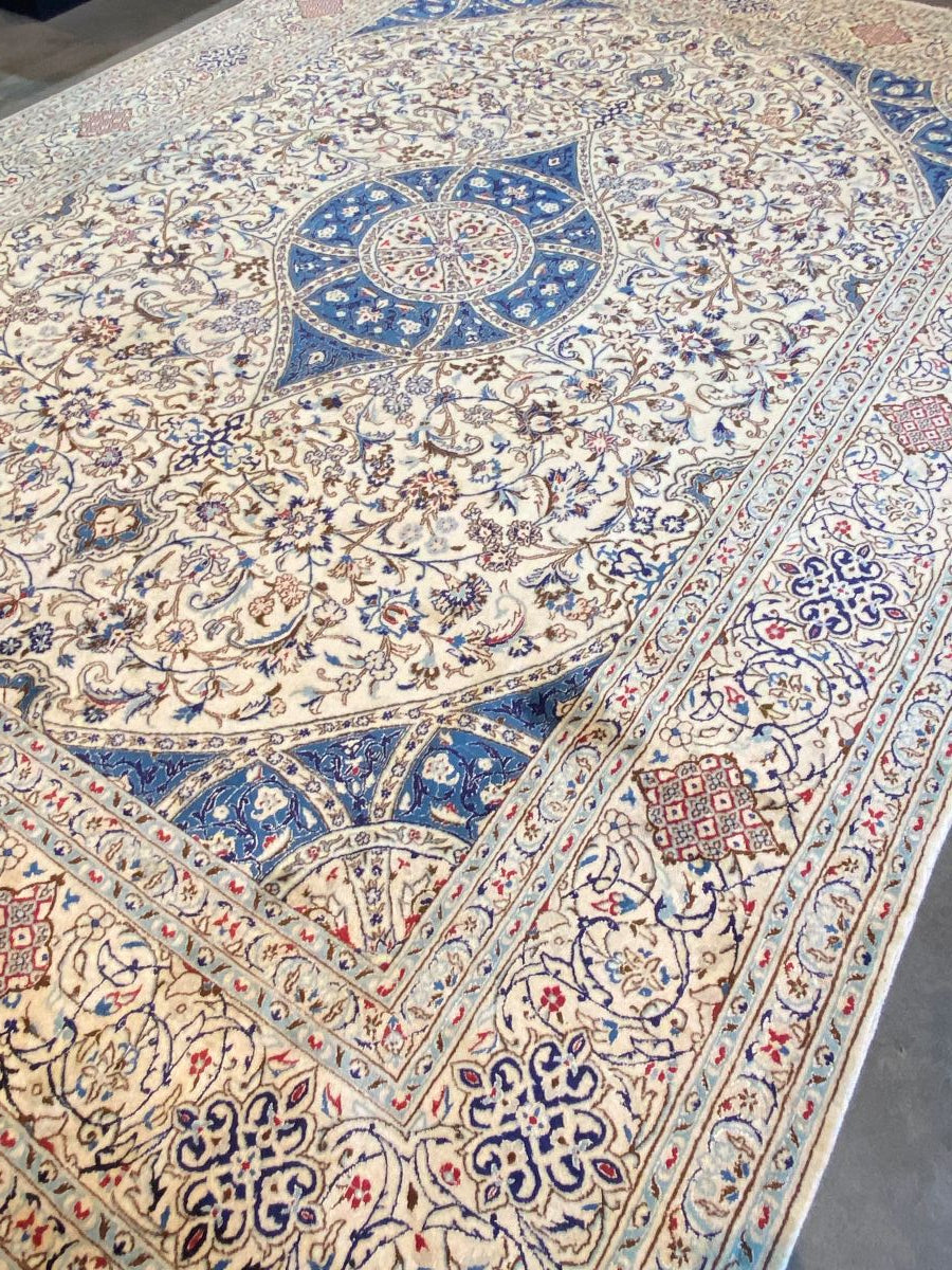 Fine Hand-Knotted Persian Naien Carpet