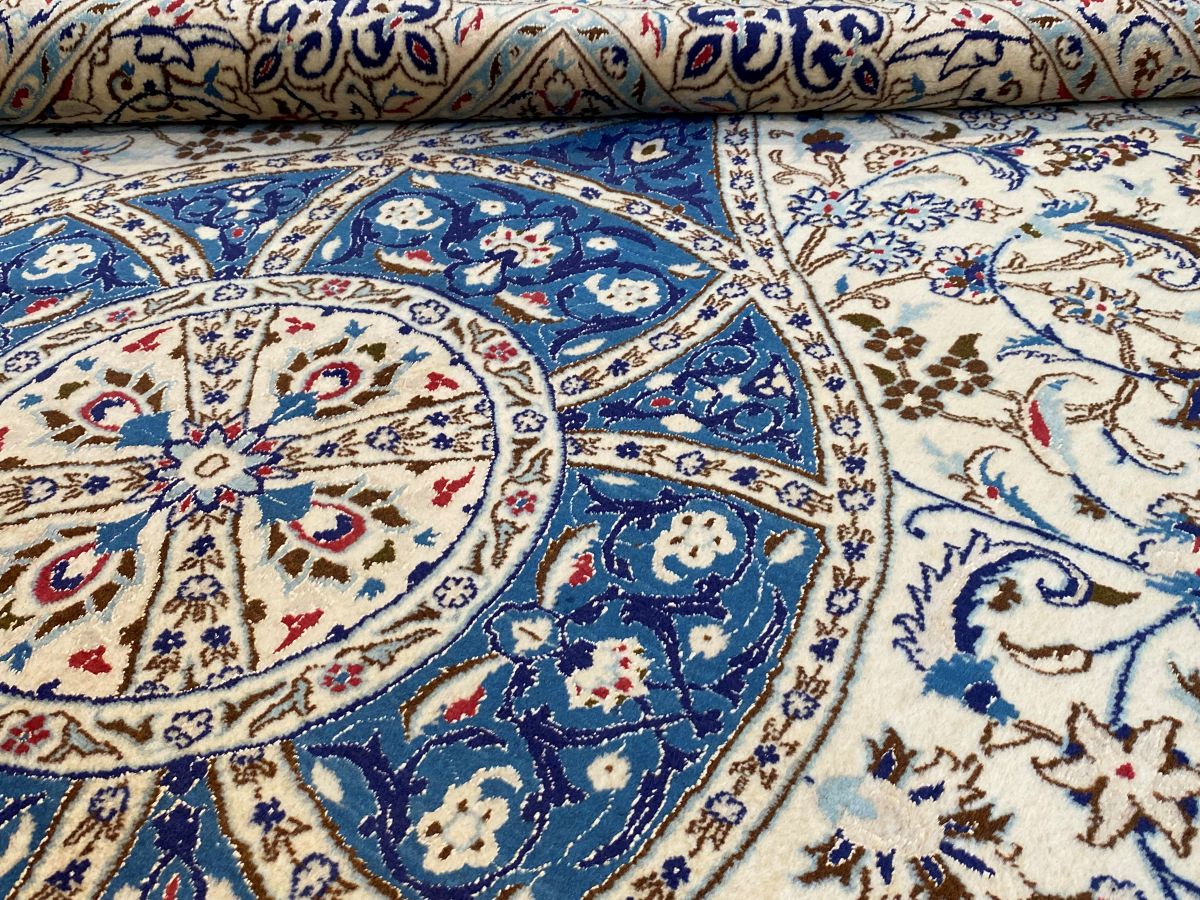 Fine Hand-Knotted Persian Naien Carpet