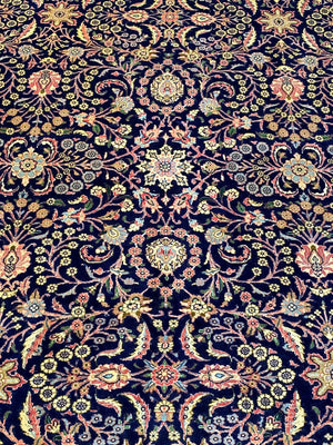 Fine Hand-Knotted Persian Bidjar Carpet