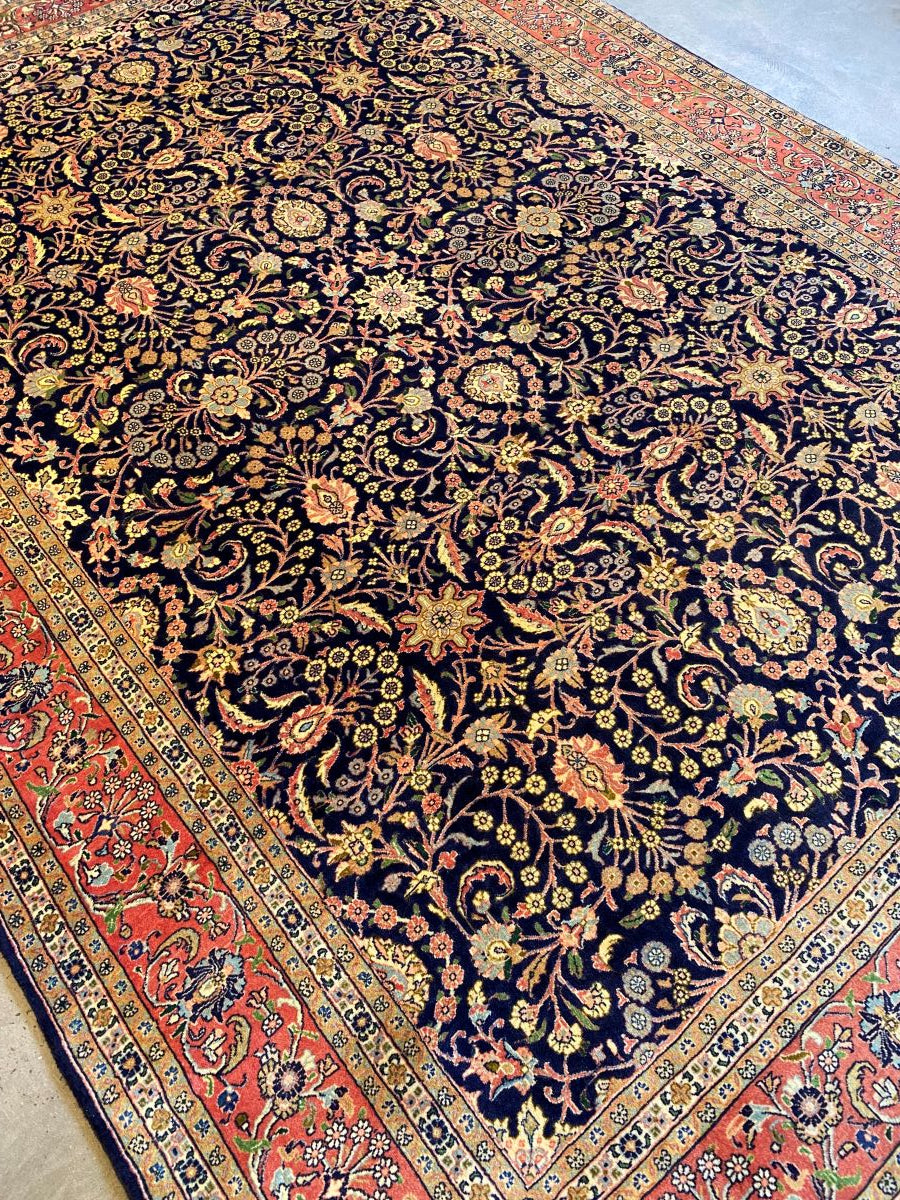 Fine Hand-Knotted Persian Bidjar Carpet