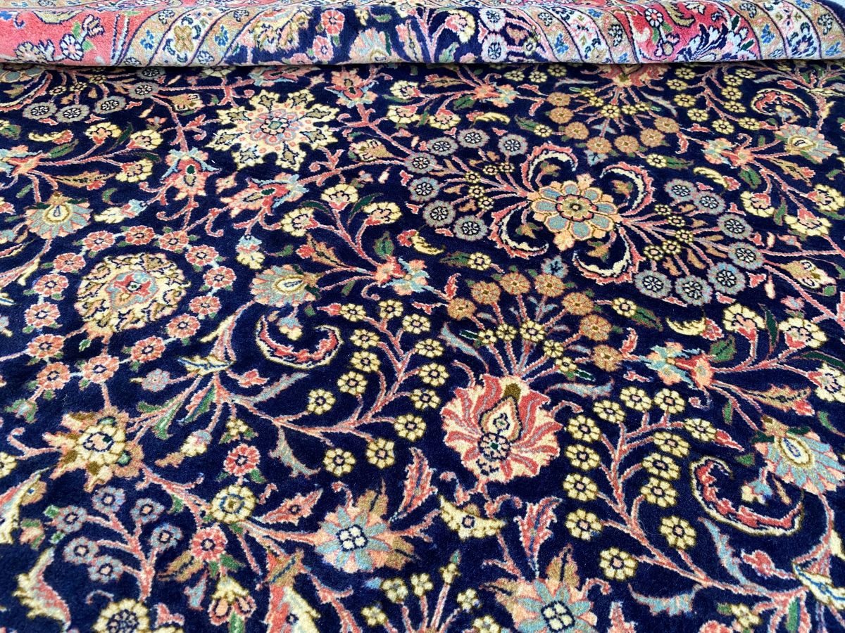 Fine Hand-Knotted Persian Bidjar Carpet