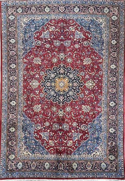 Fine Hand-Knotted Persian Sarouq Carpet