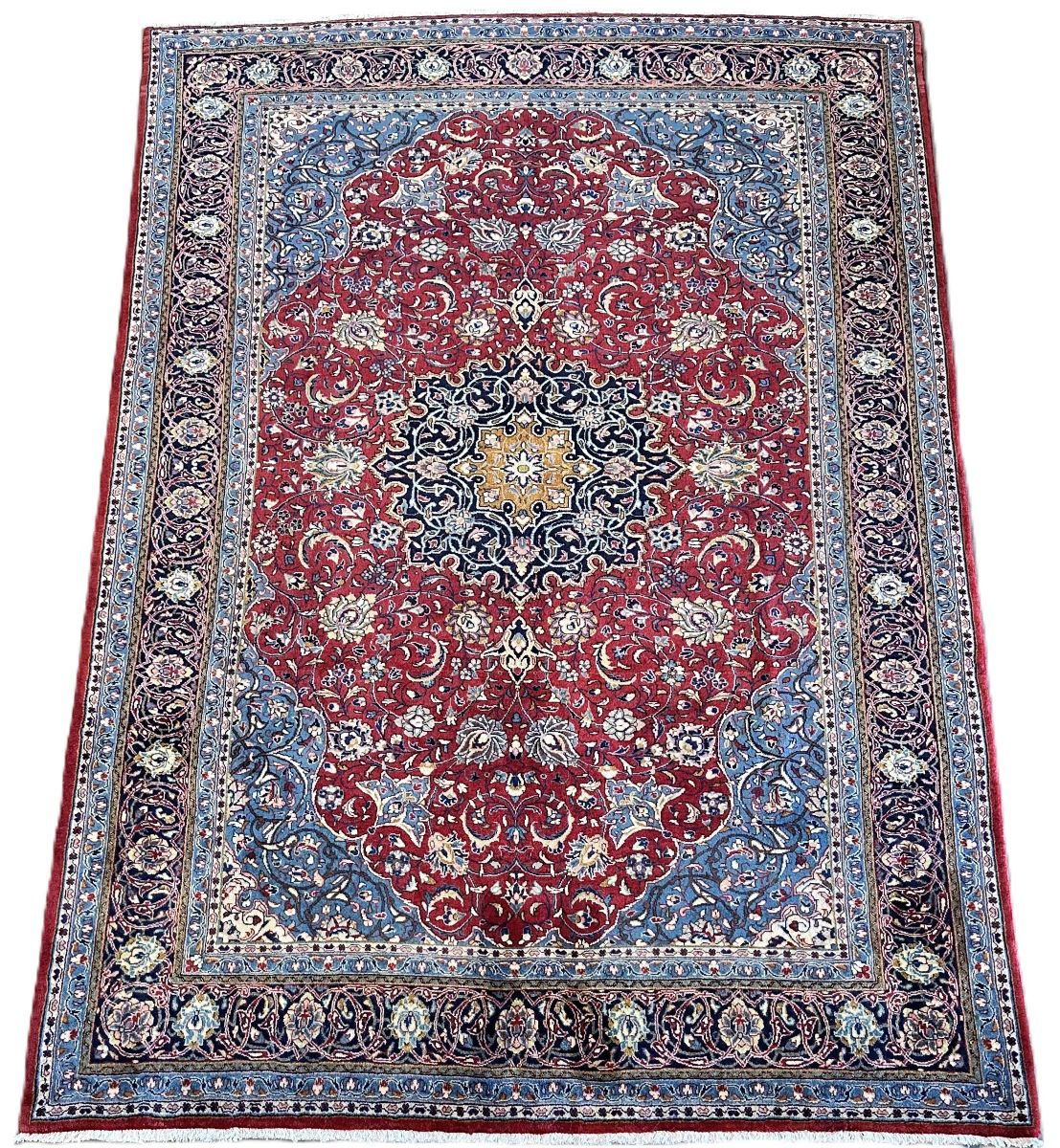 Fine Hand-Knotted Persian Sarouq Carpet