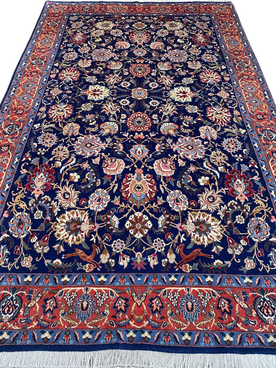 Fine Hand-Knotted Persian Varamin Carpet