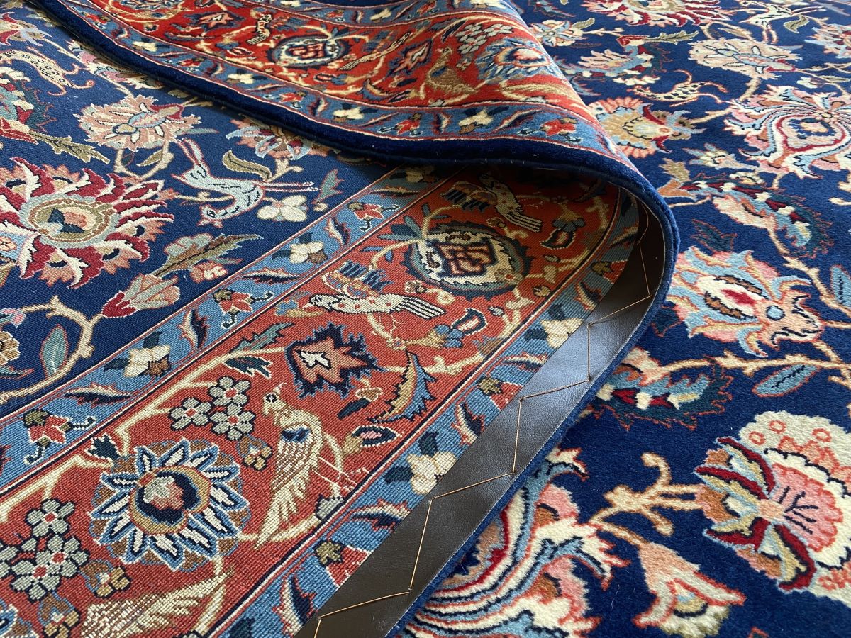 Fine Hand-Knotted Persian Varamin Carpet