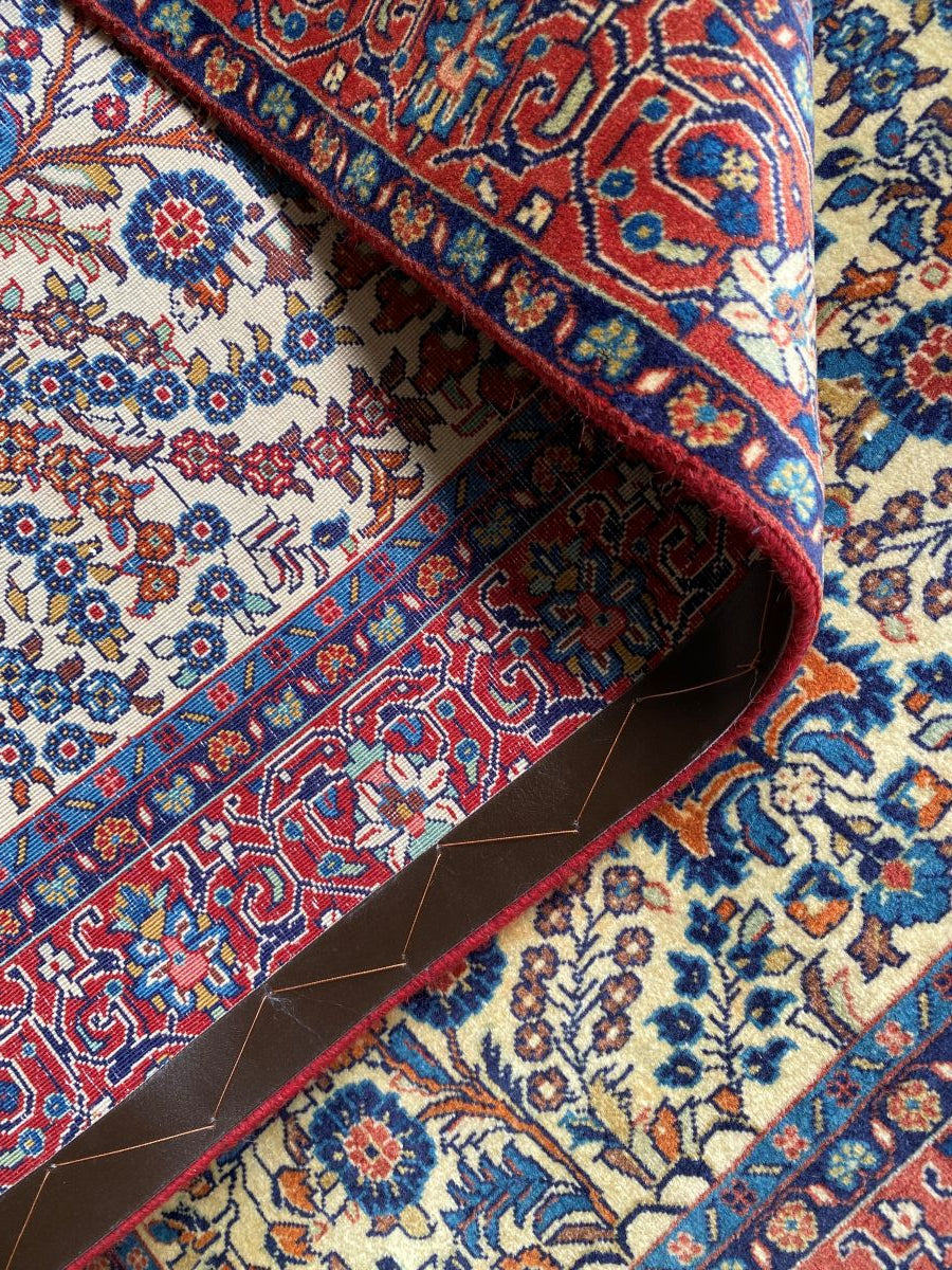 Fine Hand-Knotted Persian Sarouq Ghiasabad Carpet