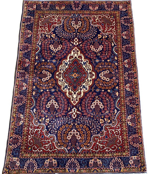 Fine Hand-Knotted Persian Sarouq Carpet