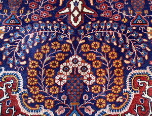 Fine Hand-Knotted Persian Sarouq Carpet