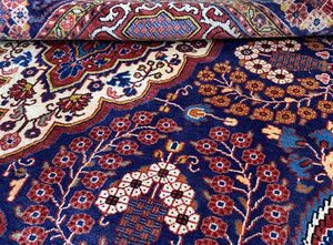 Fine Hand-Knotted Persian Sarouq Carpet