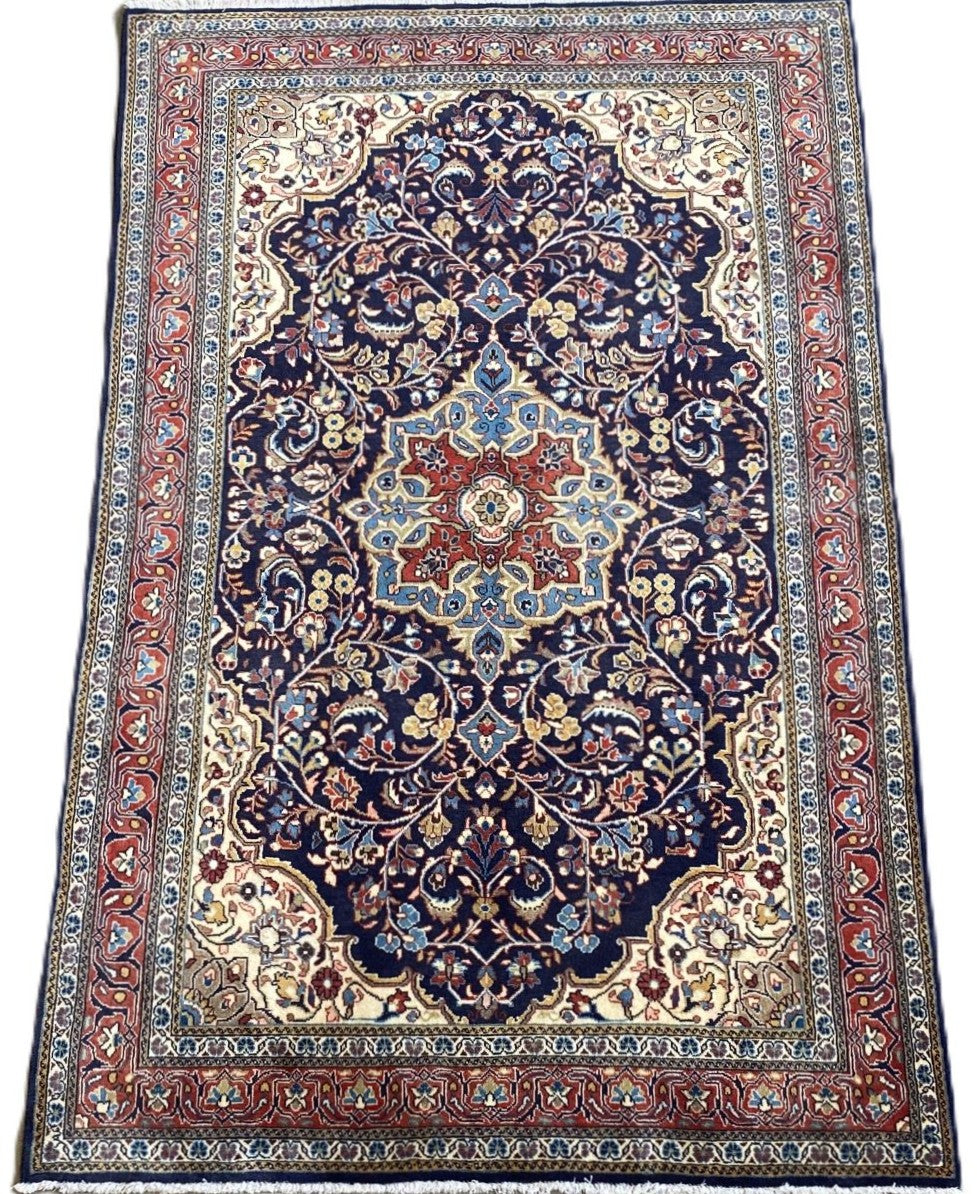 Fine Hand-Knotted Persian Sarouq Rug