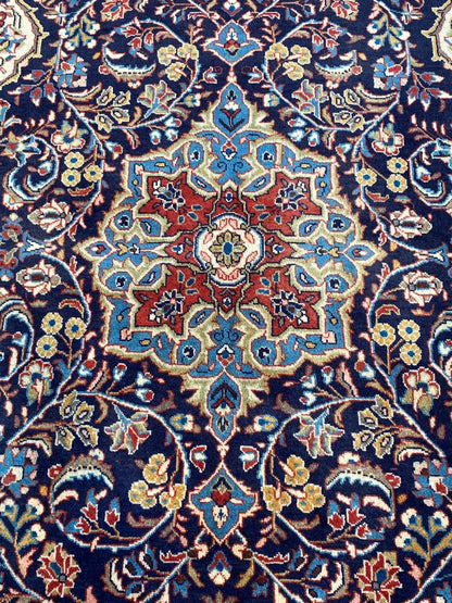 Fine Hand-Knotted Persian Sarouq Rug