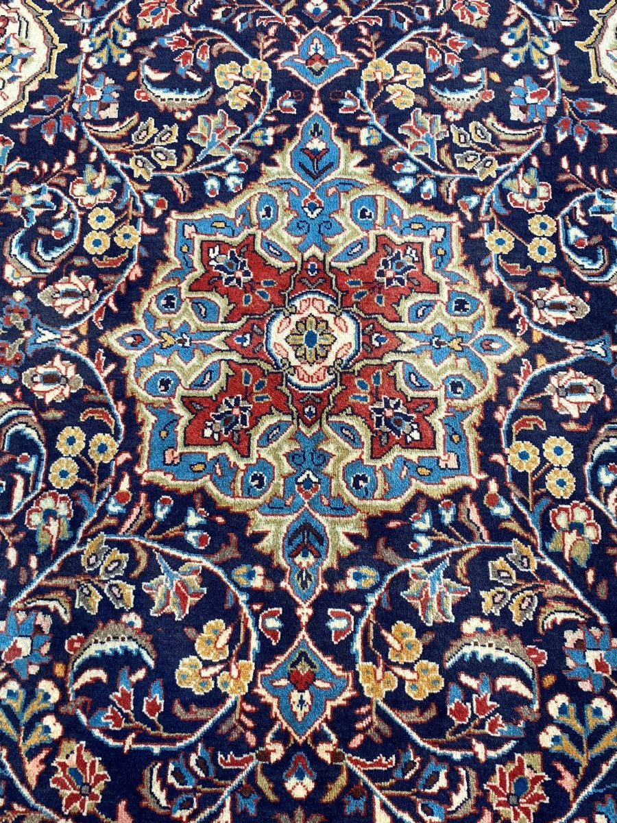 Fine Hand-Knotted Persian Sarouq Rug