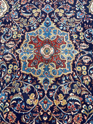 Fine Hand-Knotted Persian Sarouq Rug