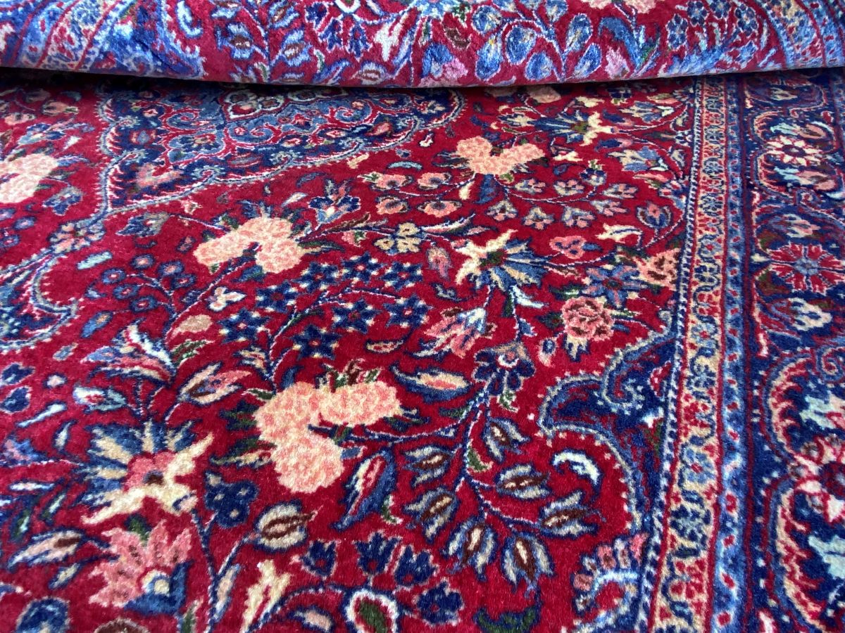 Fine Hand-Knotted Persian Bidjar Rug