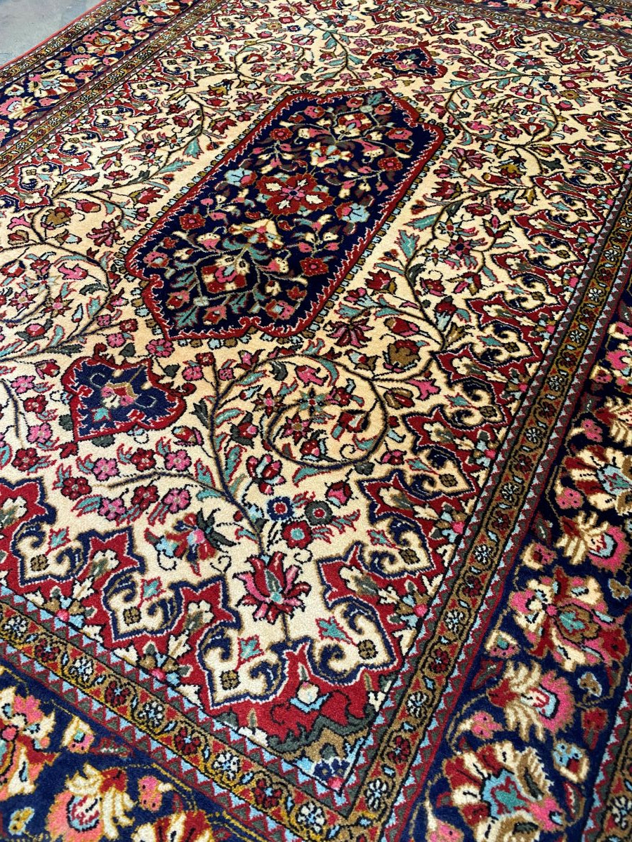 Fine Hand-Knotted Persian Qum Carpet