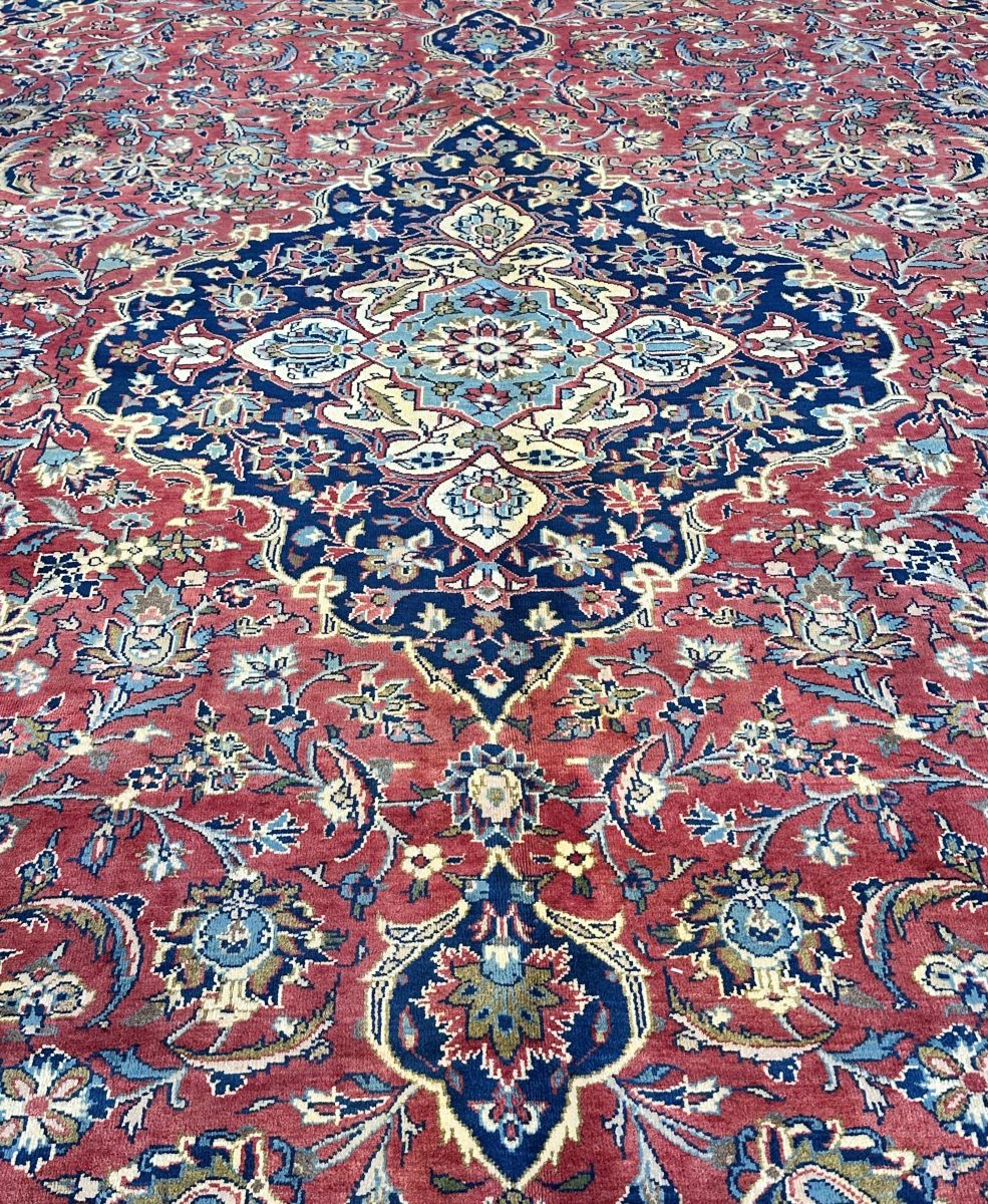 Fine Hand-Knotted Persian Kashan Carpet
