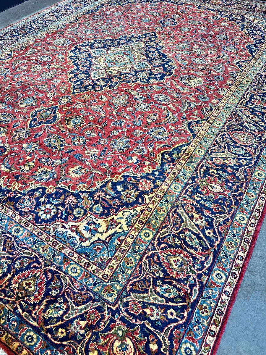 Fine Hand-Knotted Persian Kashan Carpet
