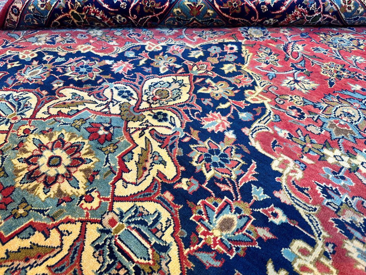 Fine Hand-Knotted Persian Kashan Carpet