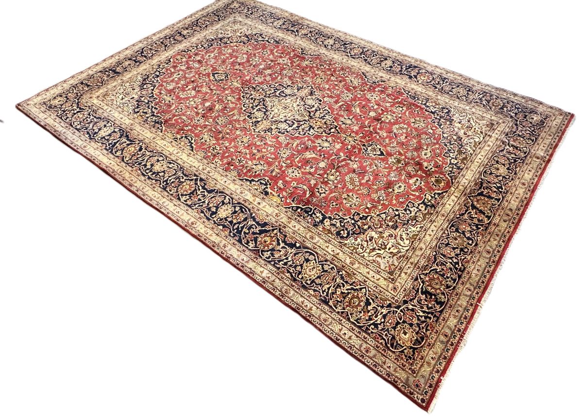 Fine Hand-Knotted Persian Kashan Carpet