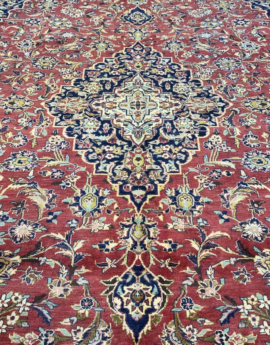 Fine Hand-Knotted Persian Kashan Carpet