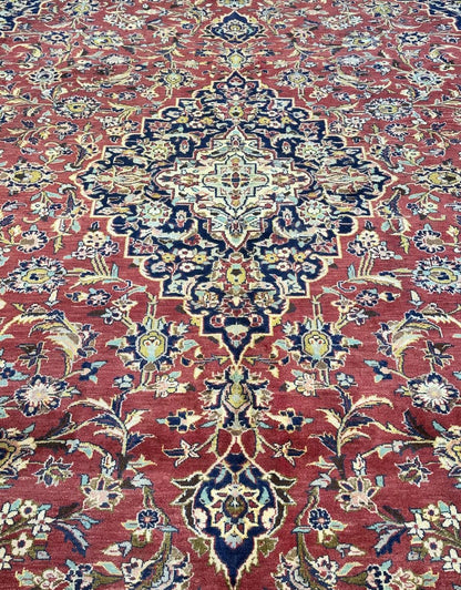 Fine Hand-Knotted Persian Kashan Carpet