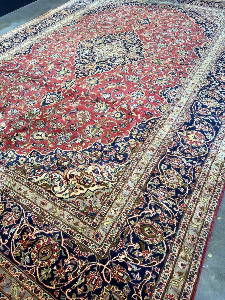 Fine Hand-Knotted Persian Kashan Carpet
